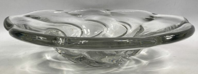 DAUM France - Importante coupe en cristal à bords polylobés - Signée sur la bas…
