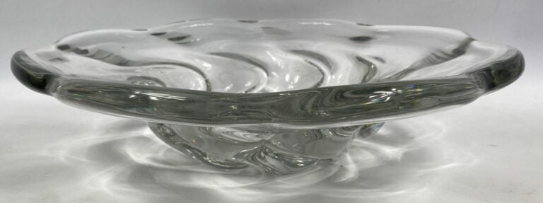 DAUM France - Importante coupe en cristal à bords polylobés - Signée sur la bas…