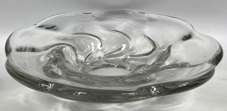 DAUM France - Importante coupe en cristal à bords polylobés - Signée sur la bas…