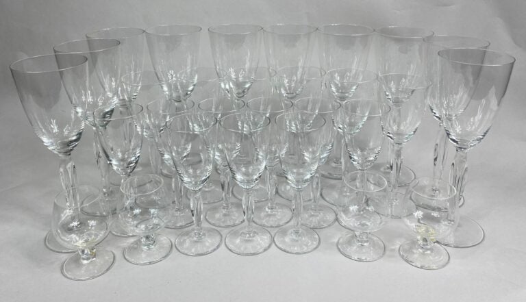DAUM France - Partie de service en verres en cristal comprenant - - 10 verres à…