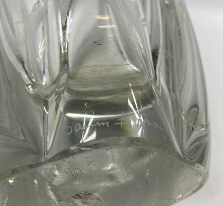 DAUM France - Vase en cristal à bords étirés polylobé - Signé sur la base - H :…