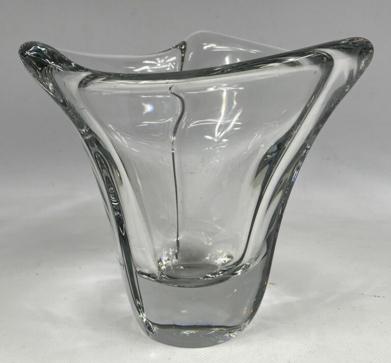 DAUM France - Vase en cristal transparent à bord étiré - Signé sur la base - H…