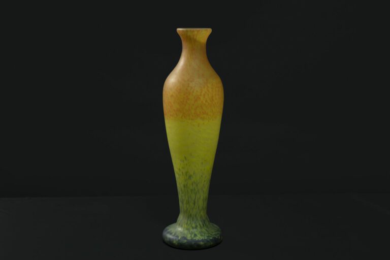 DELATTE - Grand vase de forme balustre en verre marmoréen jaune orangé nuancé v…