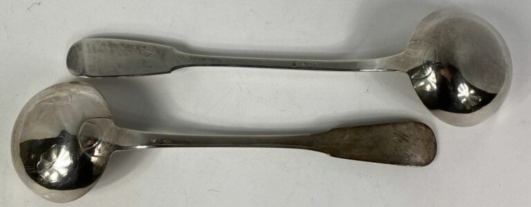 Deux louches en argent, l'une du XIXe - Poids total : 468 g