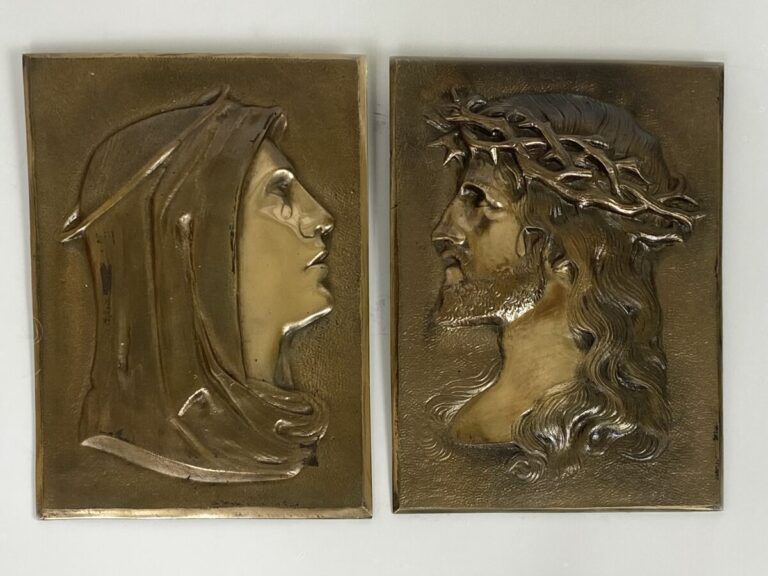 Deux plaques en bronze doré « Vierge » et « Christ à la couronne d'épines » 24…