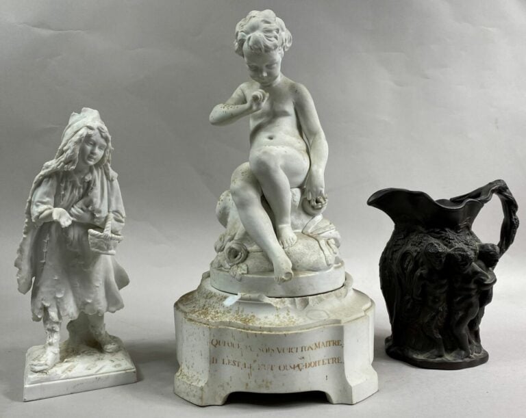 Deux sujets en biscuit Angelot et un pichet en grès à décor d'une scène de bacc…