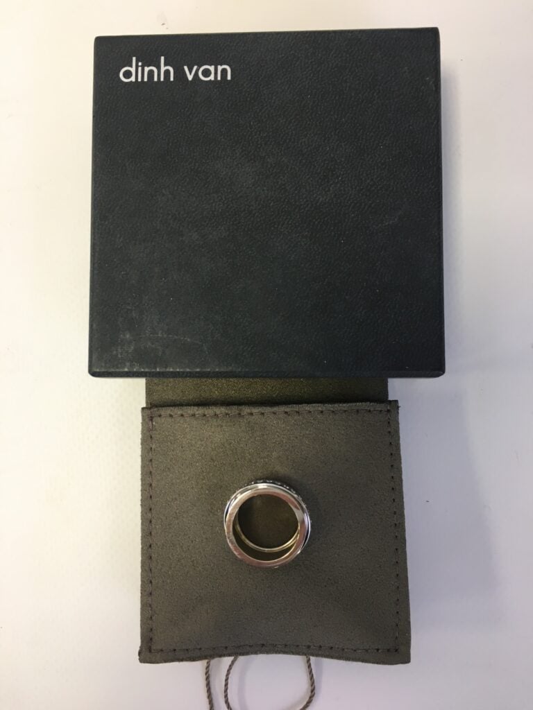 DINH VAN - Large BAGUE modèle « Ariane » en or jaune (750 millièmes) retenant u…