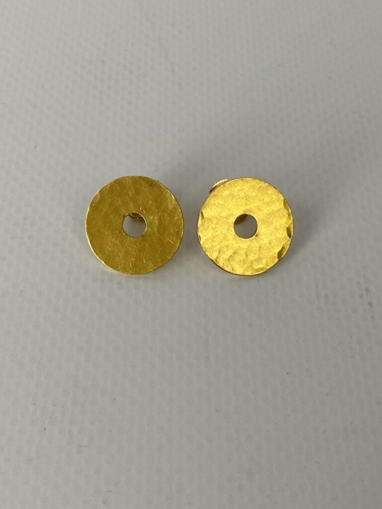 DINH VAN - Paire de BOUCLES d'OREILLES circulaires, modèle « Pi Chinois », en o…