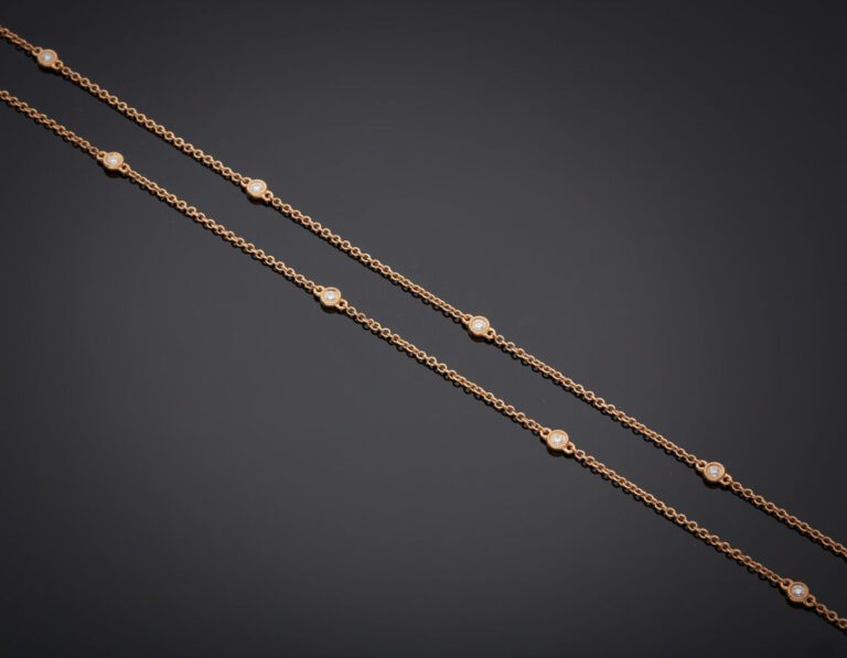 DJULA - SAUTOIR chaînette en or rose (750‰) parsemée de seize petits diamants t…