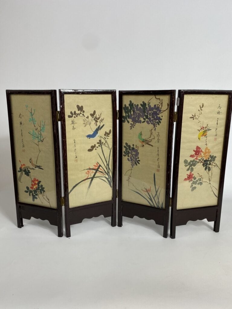 ECOLE CHINOISE - Ensemble de peintures au paysage et aux oiseaux. - Paravent de…