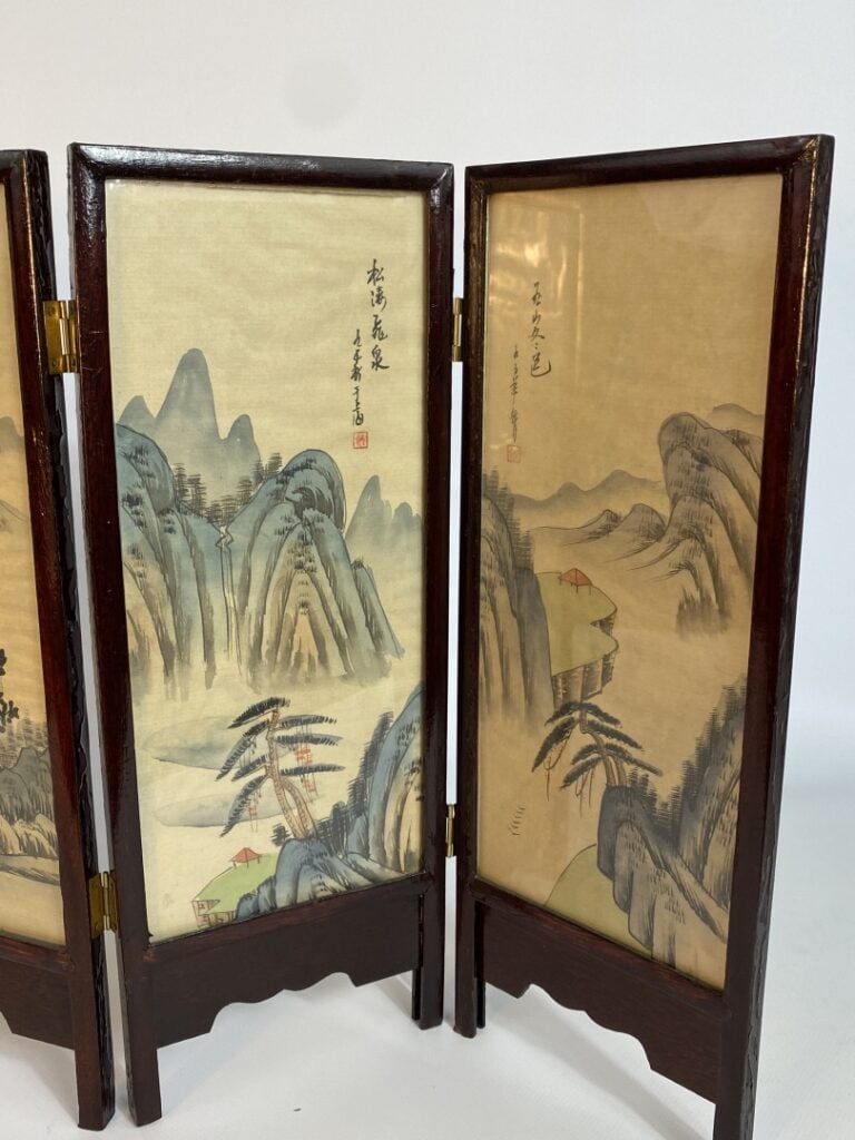ECOLE CHINOISE - Ensemble de peintures au paysage et aux oiseaux. - Paravent de…