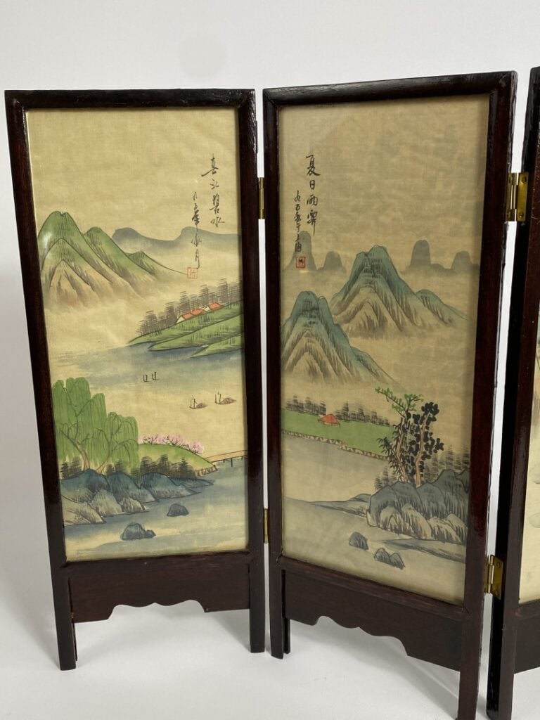 ECOLE CHINOISE - Ensemble de peintures au paysage et aux oiseaux. - Paravent de…