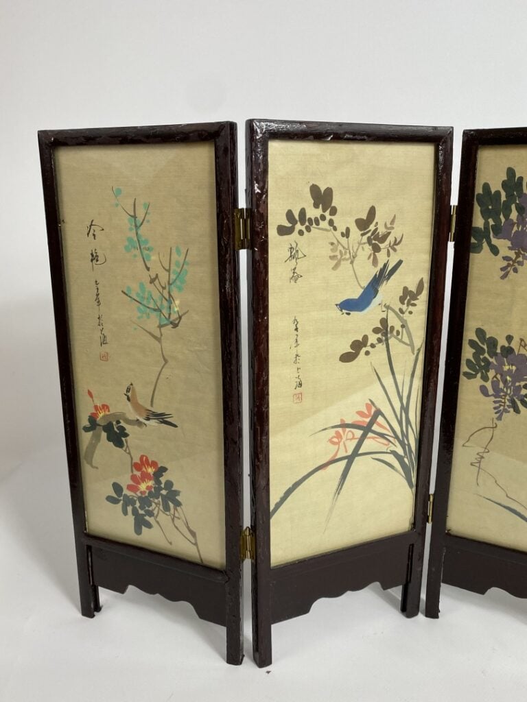 ECOLE CHINOISE - Ensemble de peintures au paysage et aux oiseaux. - Paravent de…