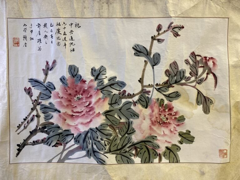 ECOLE CHINOISE - Pivoines et branchages - Encre et aquarelle sur soie - Cachets…