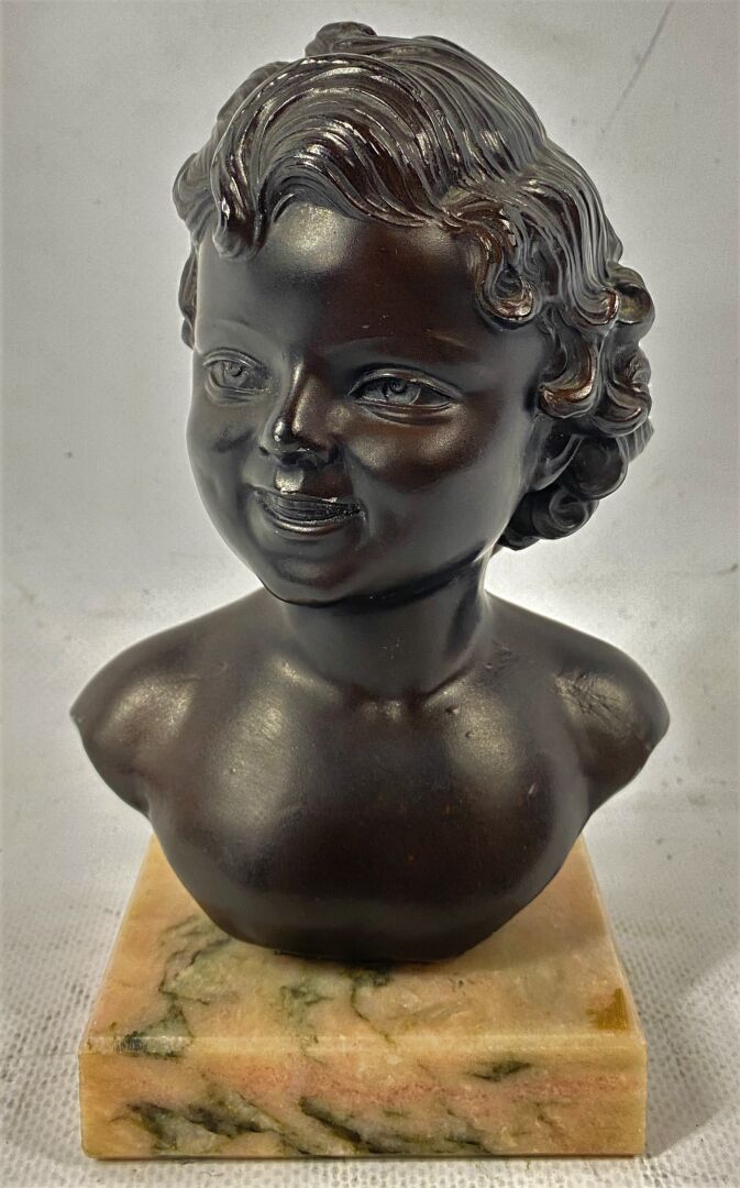 Ecole du XXe siècle, d'après CIPRIANI - Petit buste d'enfant en bronze à patine…