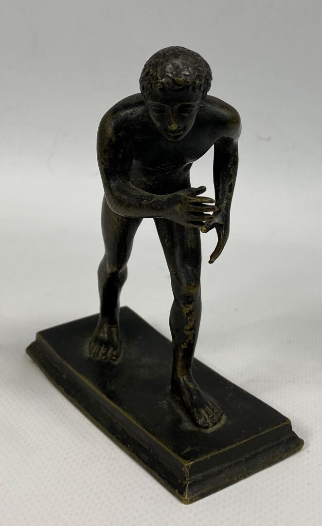 Ecole du XXe siècle - Petit sujet en bronze figurant un homme nu - H : 12 cm -…