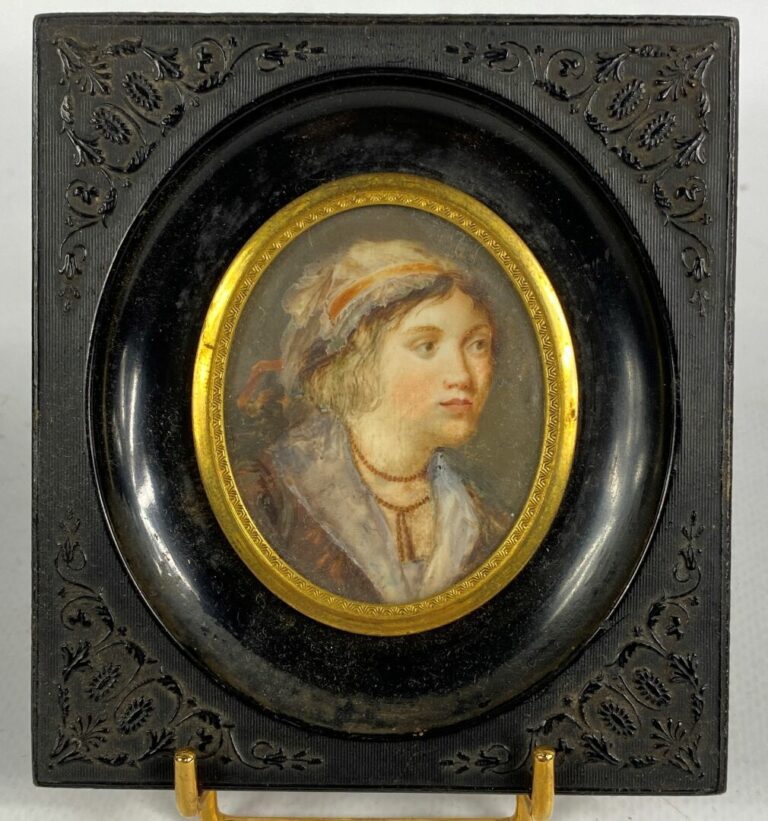 Ecole française du XIXe siècle - Miniature ovale - Portrait de femme au fichu -…