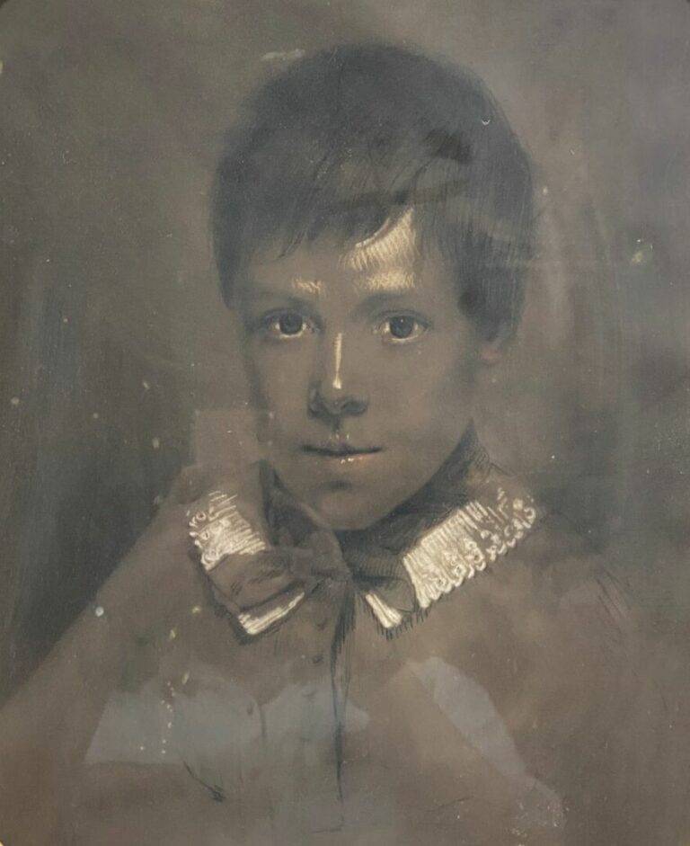 Ecole française - Portrait d'un jeune garçon - Fusain et rehauts de blanc sur p…