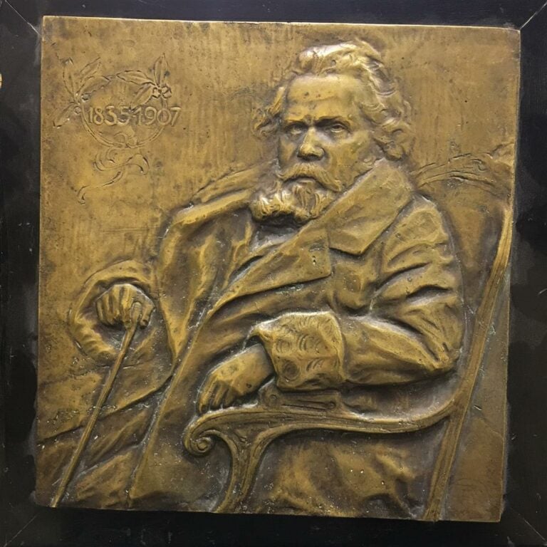 Ecole italienne. - Portrait du poète Giosue Carducci (1835-1907). - Bas-relief…