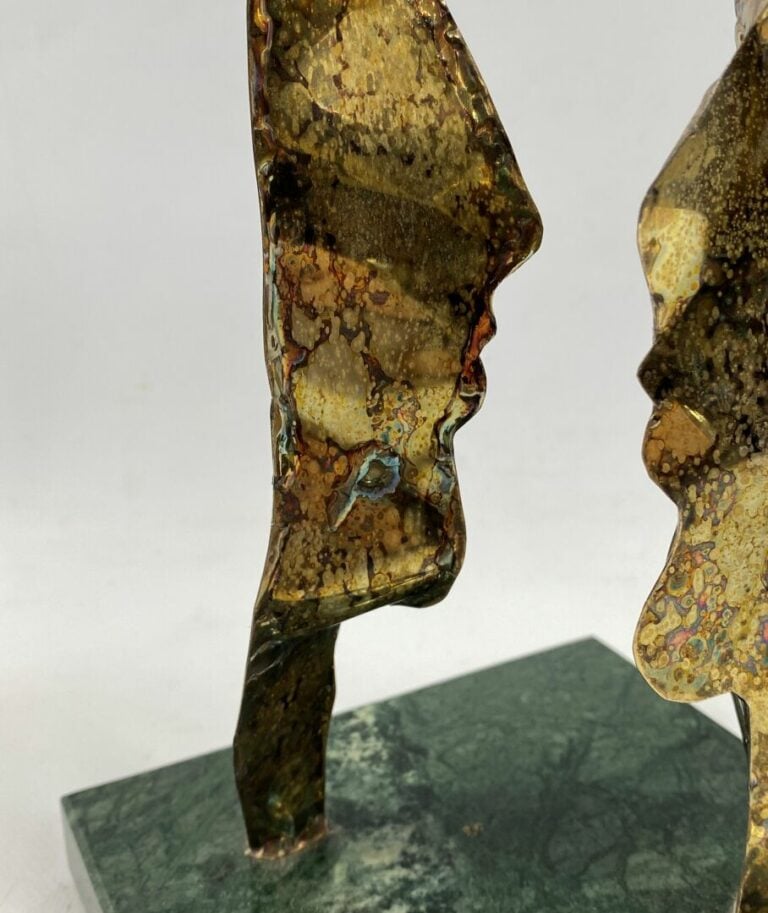 Ecole moderne - Composition - Sculpture en métal - Socle en marbre vert - H : 2…