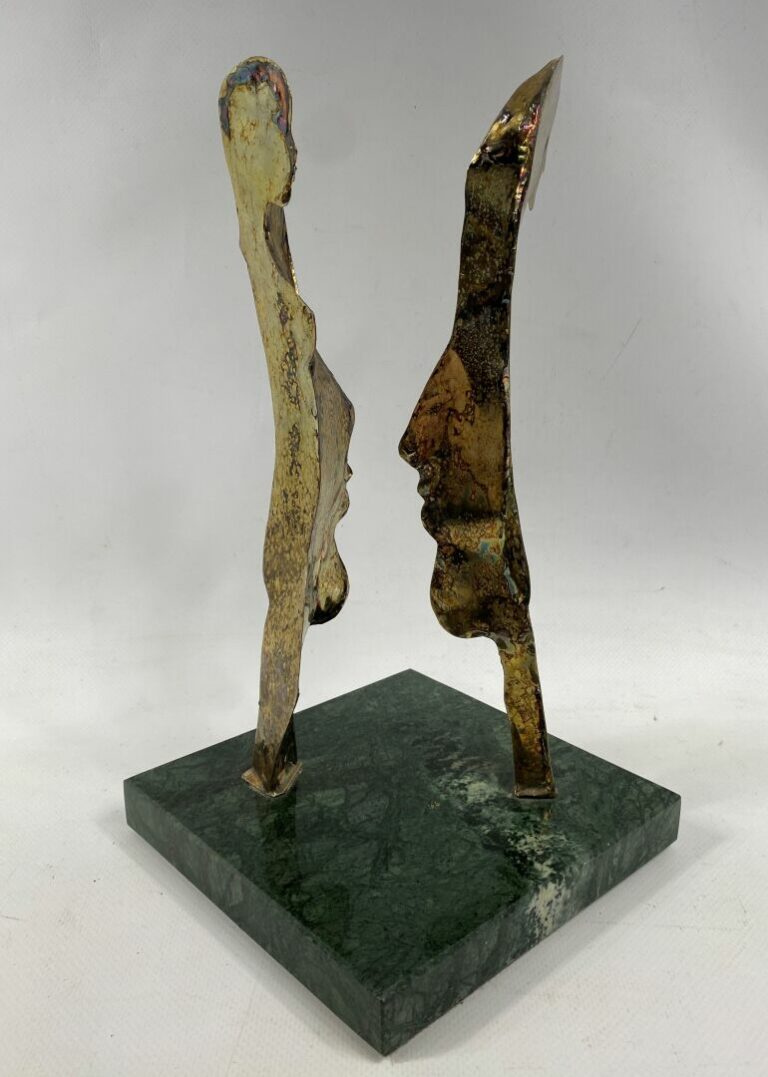 Ecole moderne - Composition - Sculpture en métal - Socle en marbre vert - H : 2…
