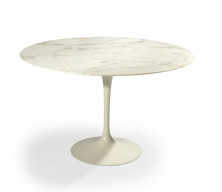 Eero SAARINEN (1910-1961) - Table modèle « tulipe » à plateau circulaire en mar…