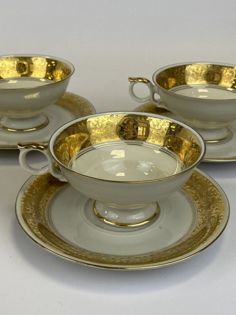 ELFENBEIN - Allemagne - Six tasses et leur sous-tasses - Signé - (estompes au d…