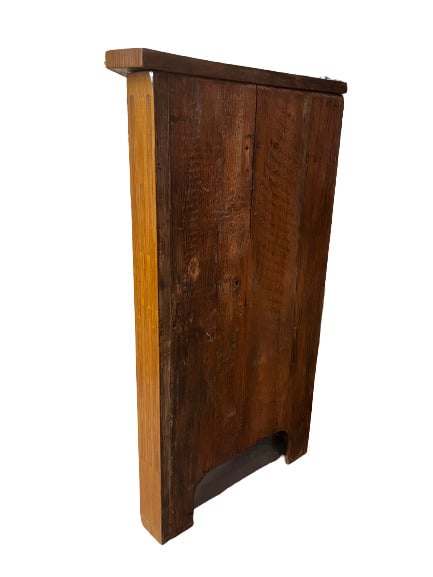 Encoignure en bois de placage à léger ressaut ouvrant par une porte à décor mar…