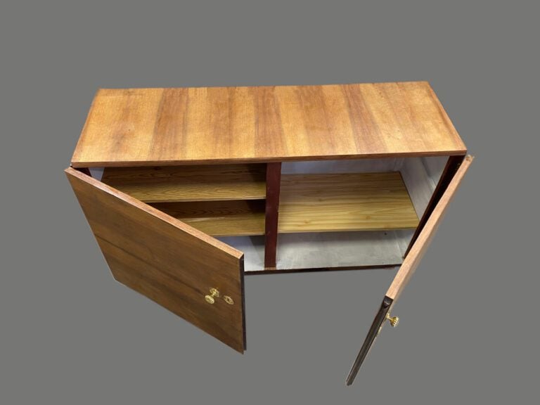 Enfilade meuble bar en bois exotique et placage ouvrant par deux portes découvr…