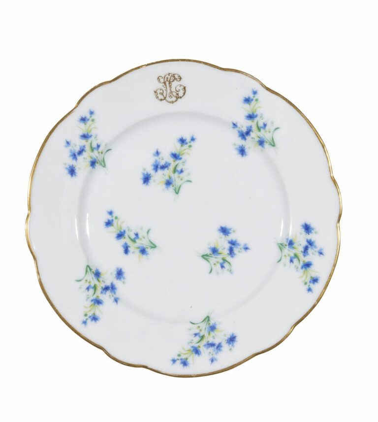 Ensemble comprenant : un service de table en porcelaine de Sèvres à motifs de b…