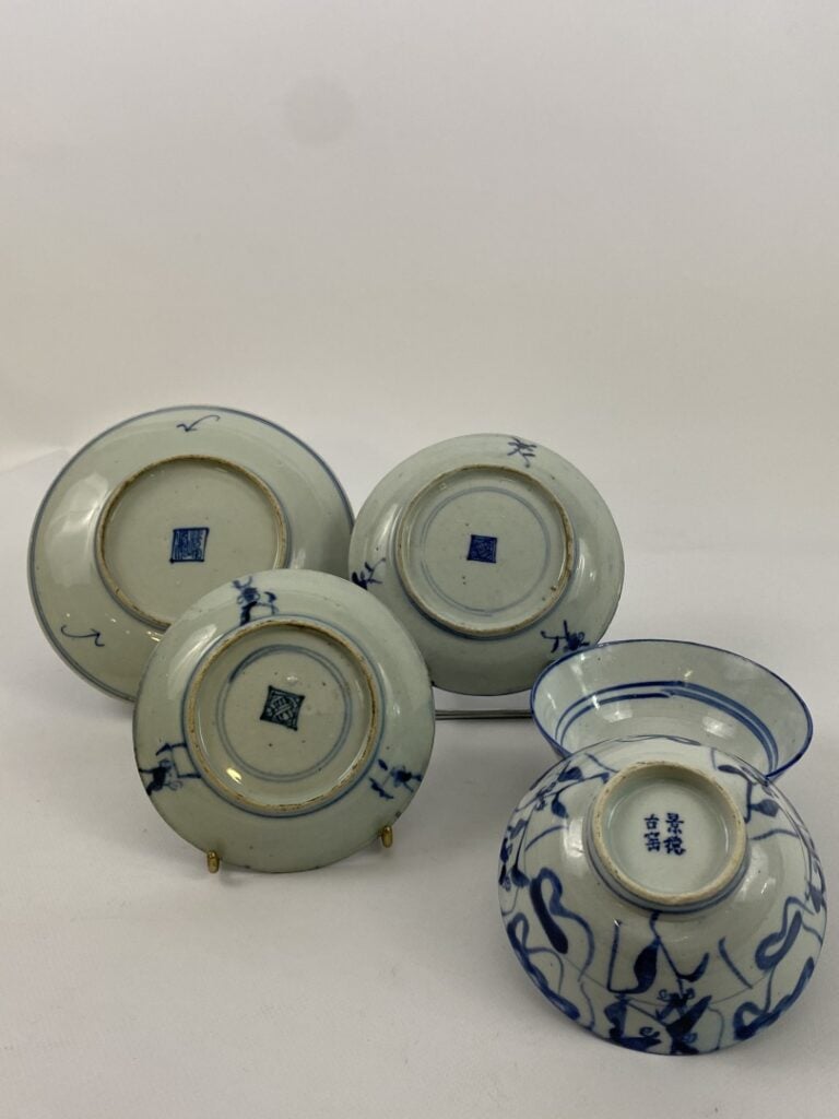 ENSEMBLE DE (5) CINQ PORCELAINES DANS LE GOUT BLEU DE HUE - Vietnam - Comprenan…