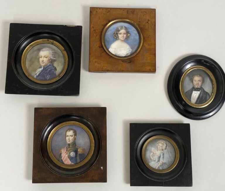 Ensemble de 5 miniatures diverses