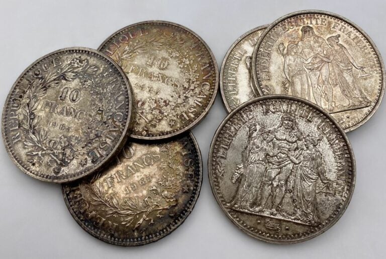 Ensemble de 6 pièces d'argent comprenant : - -3 pièces de 10 Francs Argent de t…