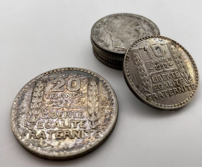 Ensemble de 7 pièces d'argent comprenant : - -1 pièce de 10 Francs en argent Tu…