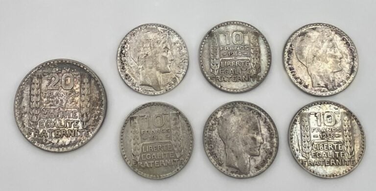 Ensemble de 7 pièces d'argent comprenant : - -1 pièce de 10 Francs en argent Tu…