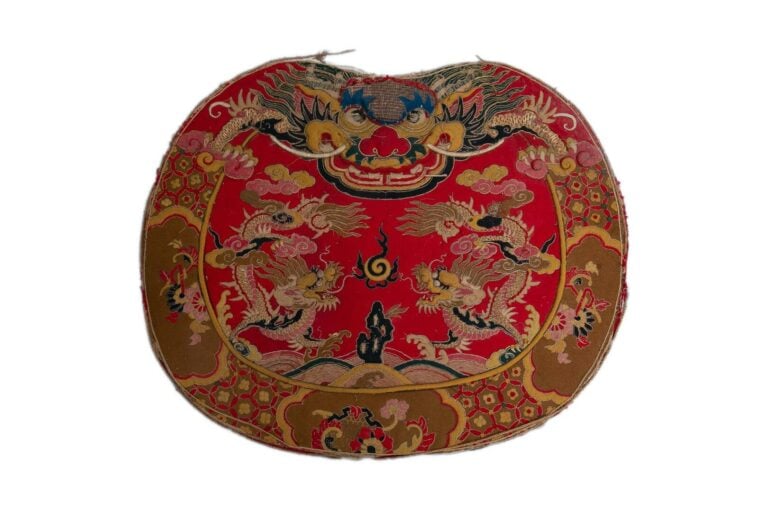 [/] ENSEMBLE DE BRODERIES - Vietnam, Dynastie des Nguyên, Epoque XIXe siècle -…