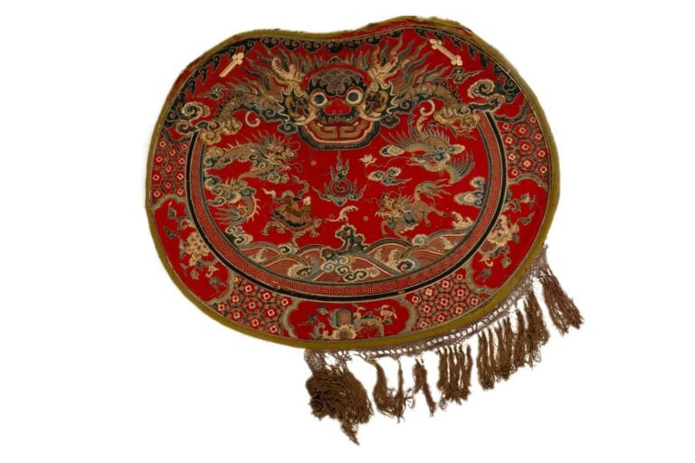 [/] ENSEMBLE DE BRODERIES - Vietnam, Dynastie des Nguyên, Epoque XIXe siècle -…