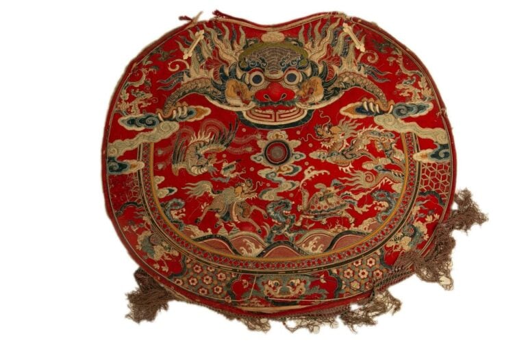 [/] ENSEMBLE DE BRODERIES - Vietnam, Dynastie des Nguyên, Epoque XIXe siècle -…