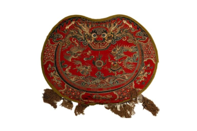 [/] ENSEMBLE DE BRODERIES - Vietnam, Dynastie des Nguyên, Epoque XIXe siècle -…