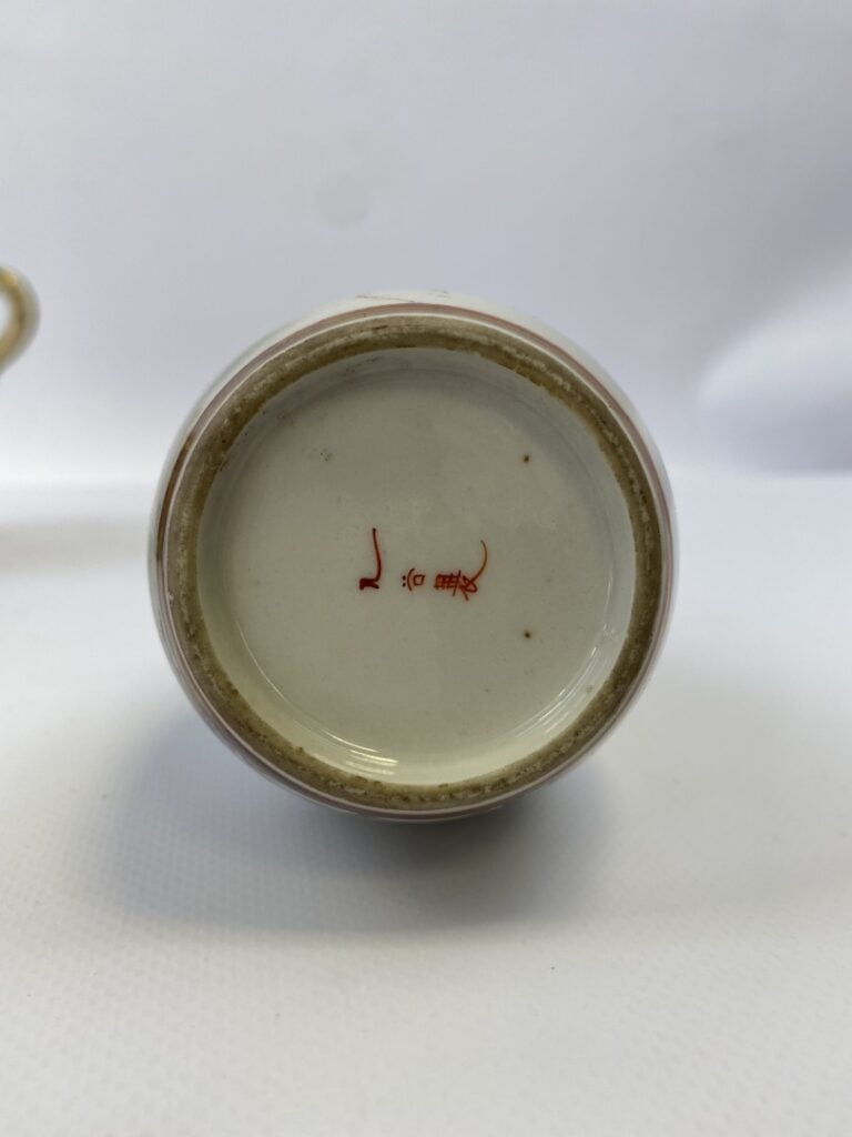 ENSEMBLE DE CERAMIQUES MINIATURES - Japon - Comprenant - - un sucrier satsuma à…