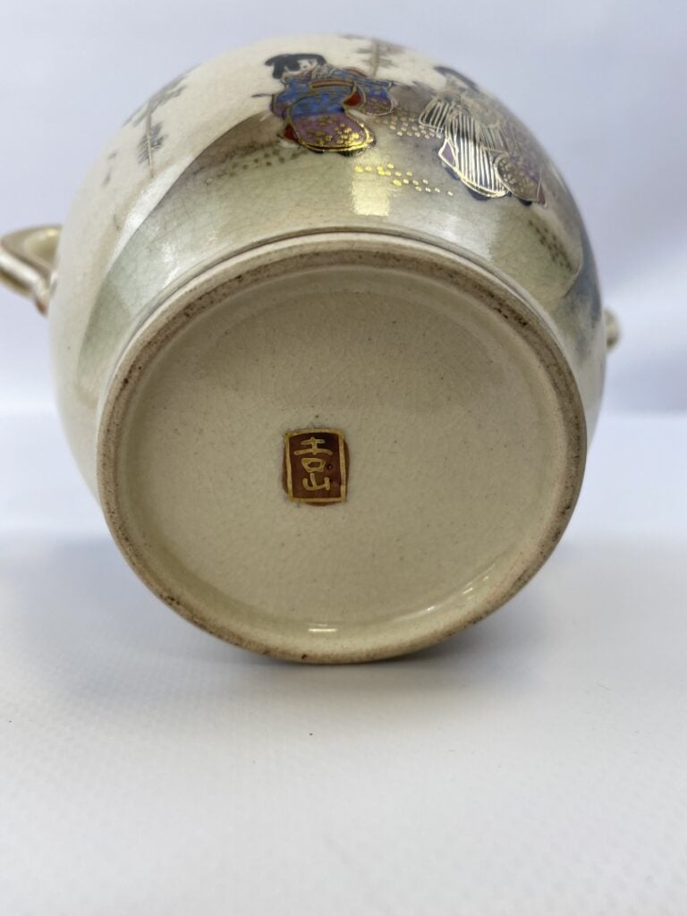 ENSEMBLE DE CERAMIQUES MINIATURES - Japon - Comprenant - - un sucrier satsuma à…