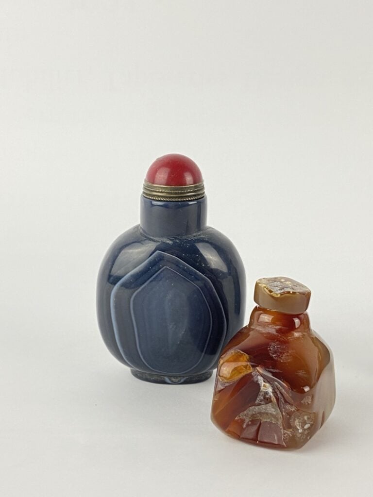 Ensemble de cinq (5) flacons / tabatières en agate - Chine - H (pour le plus gr…