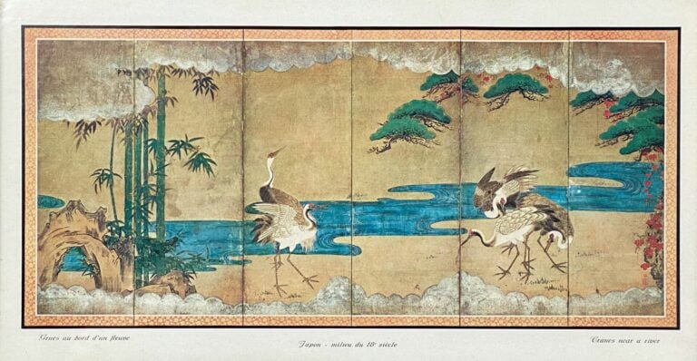 Ensemble de cinq pièces encadrées comprenant des décors d'oiseaux dans le goût…