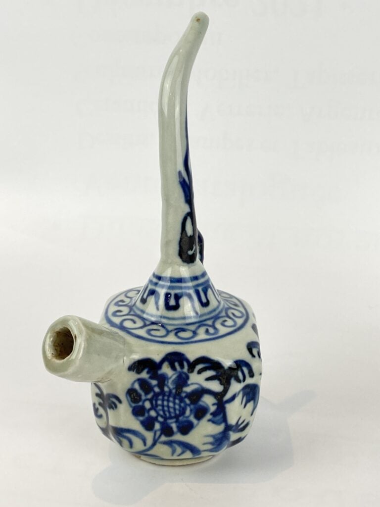Ensemble de deux (2) porcelaines émaillée bleu blanc - Chine - Comprenant une p…