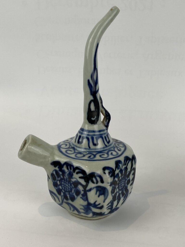 Ensemble de deux (2) porcelaines émaillée bleu blanc - Chine - Comprenant une p…