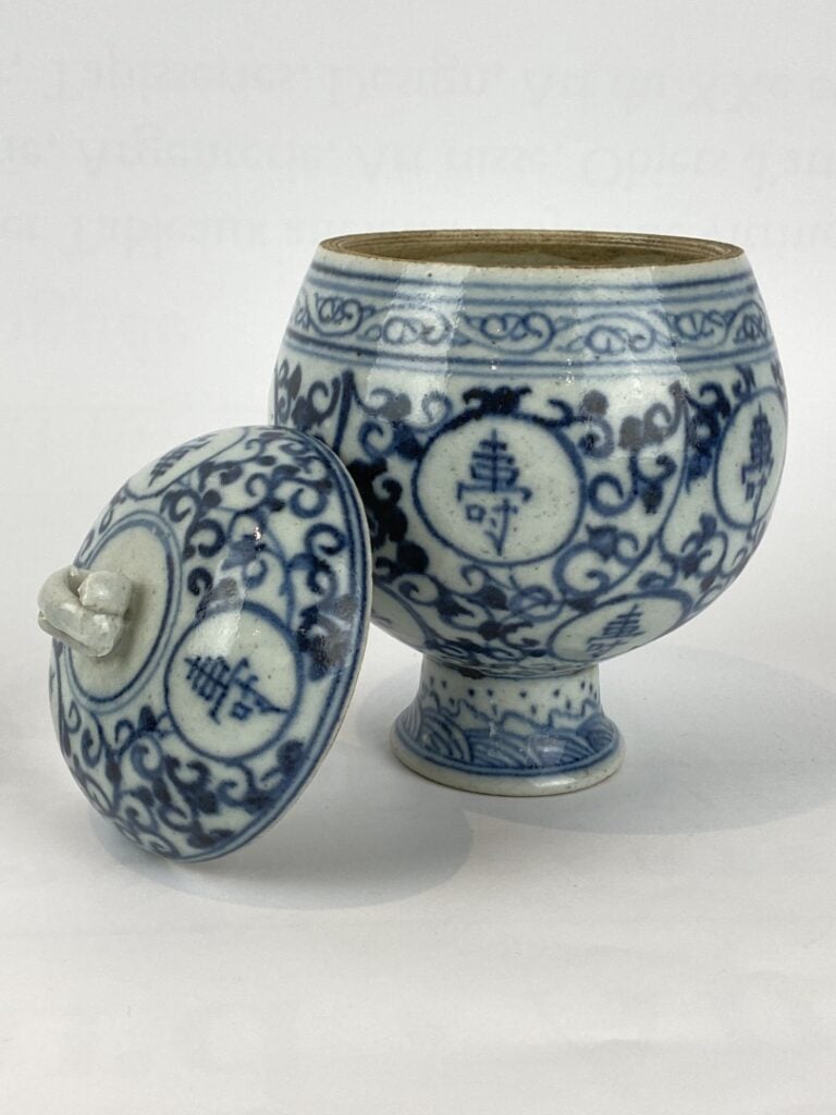 Ensemble de deux (2) porcelaines émaillée bleu blanc - Chine - Comprenant une p…