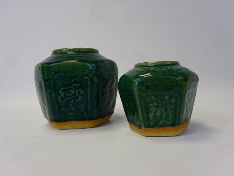 ENSEMBLE DE DEUX (2) POTS EN TERRE CUITE EMAILLE VERT - Vietnam ou Chine du Sud…