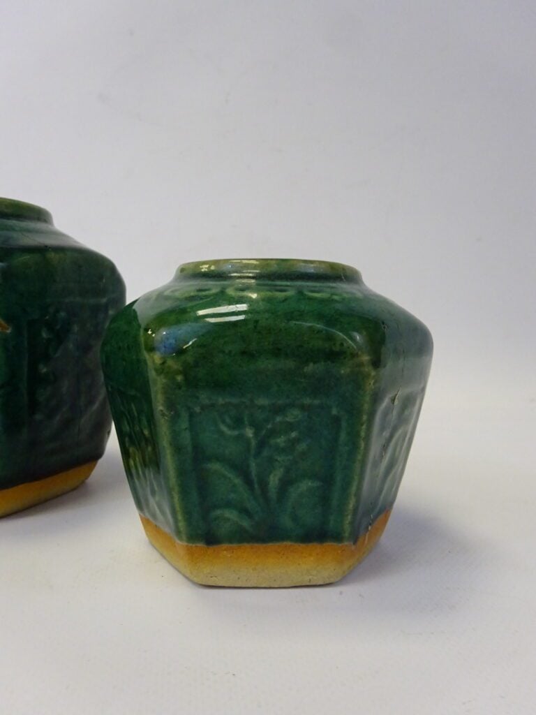 ENSEMBLE DE DEUX (2) POTS EN TERRE CUITE EMAILLE VERT - Vietnam ou Chine du Sud…