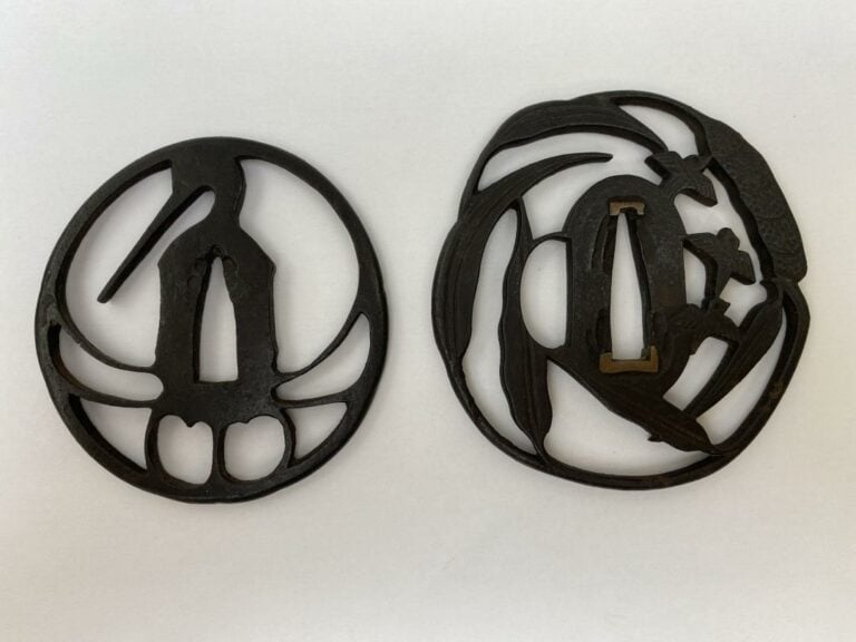 ENSEMBLE DE DEUX (2) TSUBA EN FER AJOURE - Japon - Nagamaru-gata en fer à décor…
