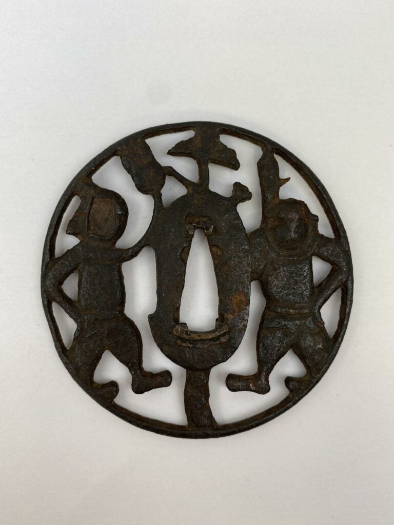 ENSEMBLE DE DEUX (2) TSUBA EN FER - Japon - Maru-gata pour l'un à décor ajouré…